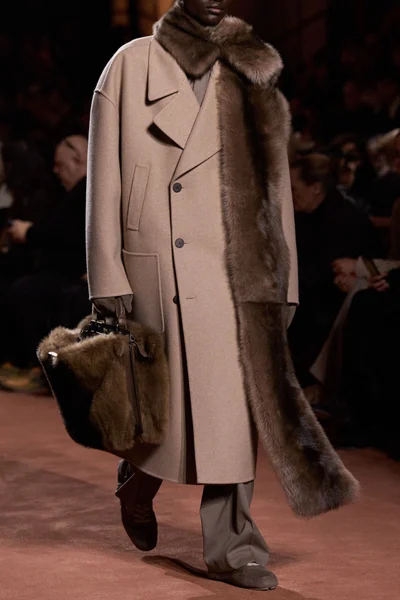 Look 29